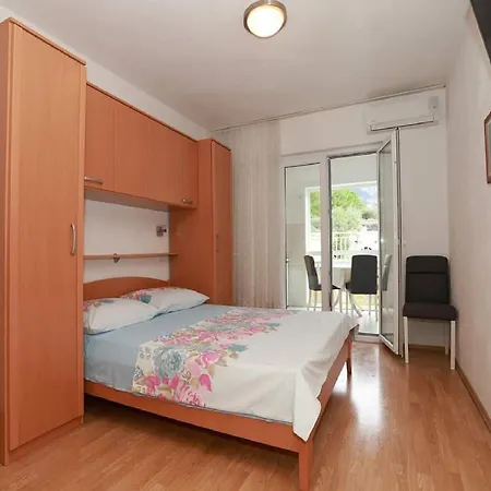 Pezo - One Bedroom *