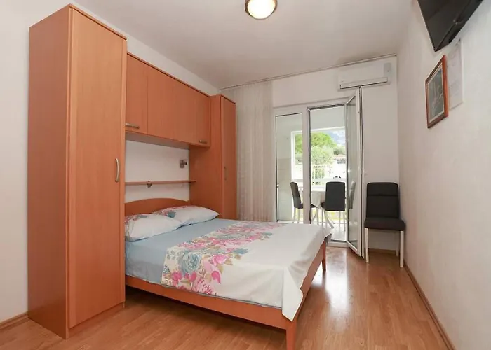 Pezo - One Bedroom *