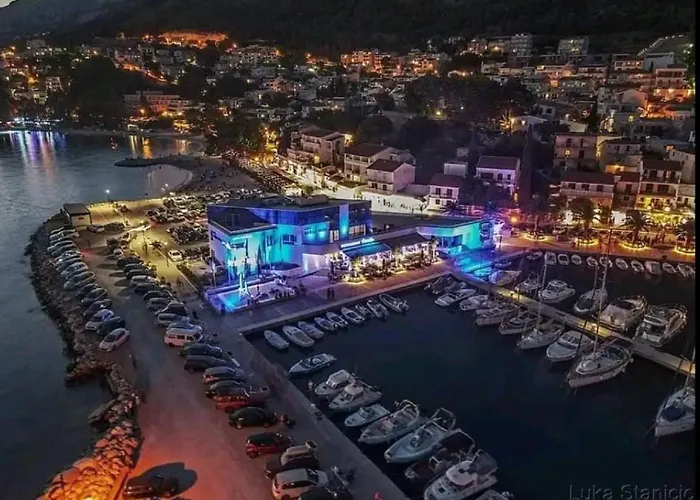 Pezo - One Bedroom *